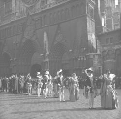 Les Damoiseaux : parvis de la cathédrale Saint-Jean