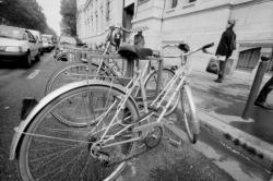 [Déplacements urbains en mode doux. Parc de stationnement pour vélos]