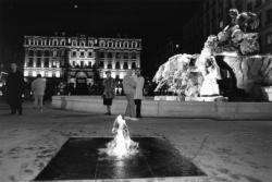 [Inauguration et mise en eaux de la Place des Terreaux (de nuit)]