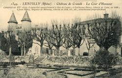 Lentilly (Rhône). - Château de Cruzols - La Cour d'honneur