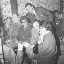 Inauguration d'un bar, quai Saint-Antoine