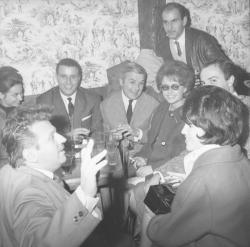 Inauguration d'un bar, quai Saint-Antoine