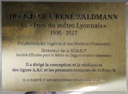 Inauguration de la plaque en hommage à René Waldmann, à la station de métro Croix-Rousse
