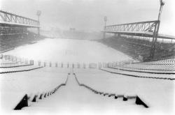 [Le Stade de Gerland sous la neige]