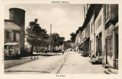 Grigny (Rhône). - La Place