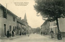 Les Halles (Rhône). - Route de Sainte-Foy et rue principale