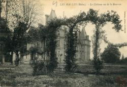 Les Halles (Rhône). - Le Château vu de la roseraie