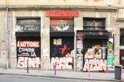 Tags, devanture de La Plume Noire, rue Diderot, Lyon 1er