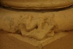 La nef, bas relief sur pilier, cathédrale Saint-Jean-Baptiste, Lyon 5e