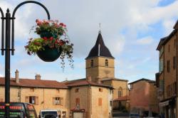 Bourg, vue sur la place du village, Bagnols-en-Beaujolais