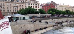 Soirée de déconfinement ; quai des Célestins ; passerelle du Palais de Justice, Lyon