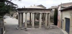 Mail : Fontaine Monument, Grignan