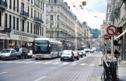 [Trolleybus (ligne 1), cours Lafayette]