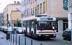 [Trolleybus (ligne 13), place Commandant Arnaud]