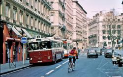 [Trolleybus (ligne 6), place Tobie-Robatel]