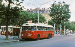 [Trolleybus (ligne 13/18) place de la Croix-Rousse]
