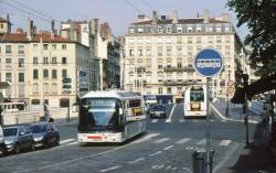 [Trolleybus (ligne 1), rue Octavio-Mey]