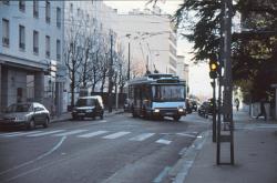 [Trolleybus (ligne 18), rue Hénon]