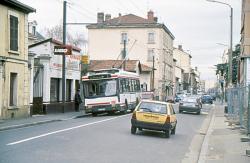 [Trolleybus (ligne 1), rue Léon-Blum à Villeurbanne (Rhône)]