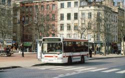 [Bus (ligne 61), place de la Croix-Rousse]