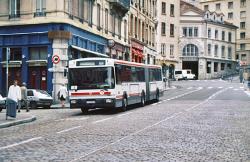 [Bus au départ du terminus Saint-Paul]