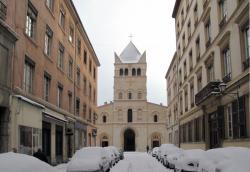 [Basilique Saint-Martin d'Ainay sous la neige]