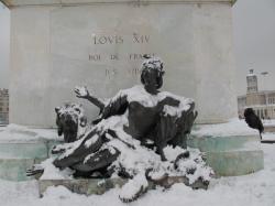 [Sculpture "La Saône" sous la neige]