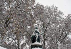 [Statue de la République sous la neige]