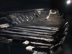 [Exposition d'une barque du XVIIIe, pont de la Guillotière]