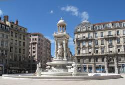 [Place des Jacobins (après rénovation)]