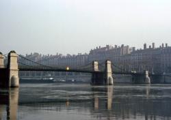 [Ancienne passerelle du Palais de justice]