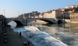 [Pont Bonaparte en hiver (-6°c)]