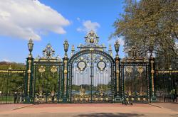 [Parc de la Tête-d'Or. La Porte des Enfants du Rhône]