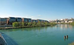 [La Cité internationale au bord du Rhône]