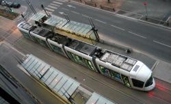 [Le tramway vu de l'Hôpital Saint Luc]