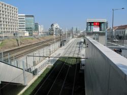 [Ligne T4 du tramway de Lyon (station Manufacture -  Montluc]