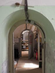 Enfilade de porte vers l'atelier de céramique, bastion Saint-Just