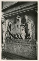 Avenas (Rhône). - Intérieur de l'Eglise. - Maître autel, côté droit (bas-relief du XIIe siècle)