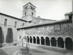 Cloître, vues générales à Salles-en-Beaujolais