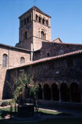 [Prieuré Saint-Martin de Salles à Salles-en-Beaujolais (Rhône)]