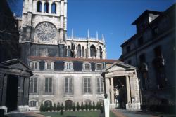 [La Cathédrale et le palais Saint-Jean]