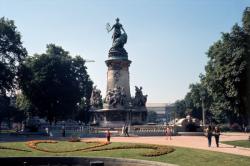 [Place Carnot (Lyon 2e). La statue de la République]