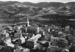 Bessenay (Rhône). - L'Eglise et le centre