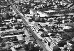 Bron (Rhône). - Vue aérienne ; la route nationale