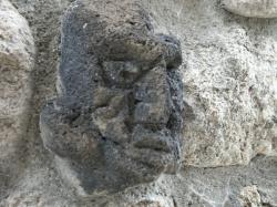 Tête sculptée en basalte, Antraigues-sur-Volane, Ardèche