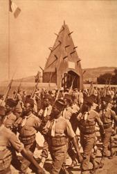 Tata sénégalais de Chasselay (Rhône). - 30 juin 1945 : défilé devant le Tata