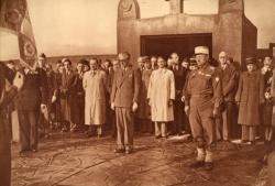 Tata sénégalais de Chasselay (Rhône). - Cérémonie de glorification (28 avril 1945) par le 8e Tirailleurs Marocains