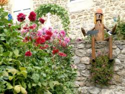 Village de Fabras, jardin décoré, Ardèche