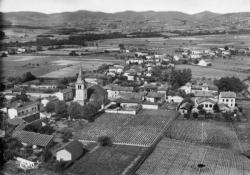 Corcelles-en-Beaujolais (Rhône). Vue générale aérienne