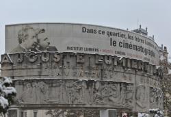 Monument aux frères Lumière, place Ambroise-Courtois, Lyon, 8e arrondissement